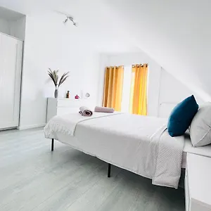 Mira New In Near Airport Apartament